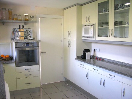 The large and bright kitchen is well equipped