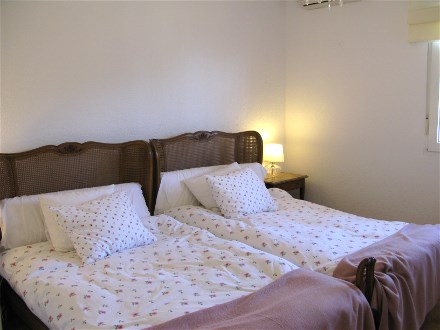 This bedroom has to single 105 cm large beds