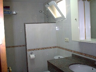 bath room with shower